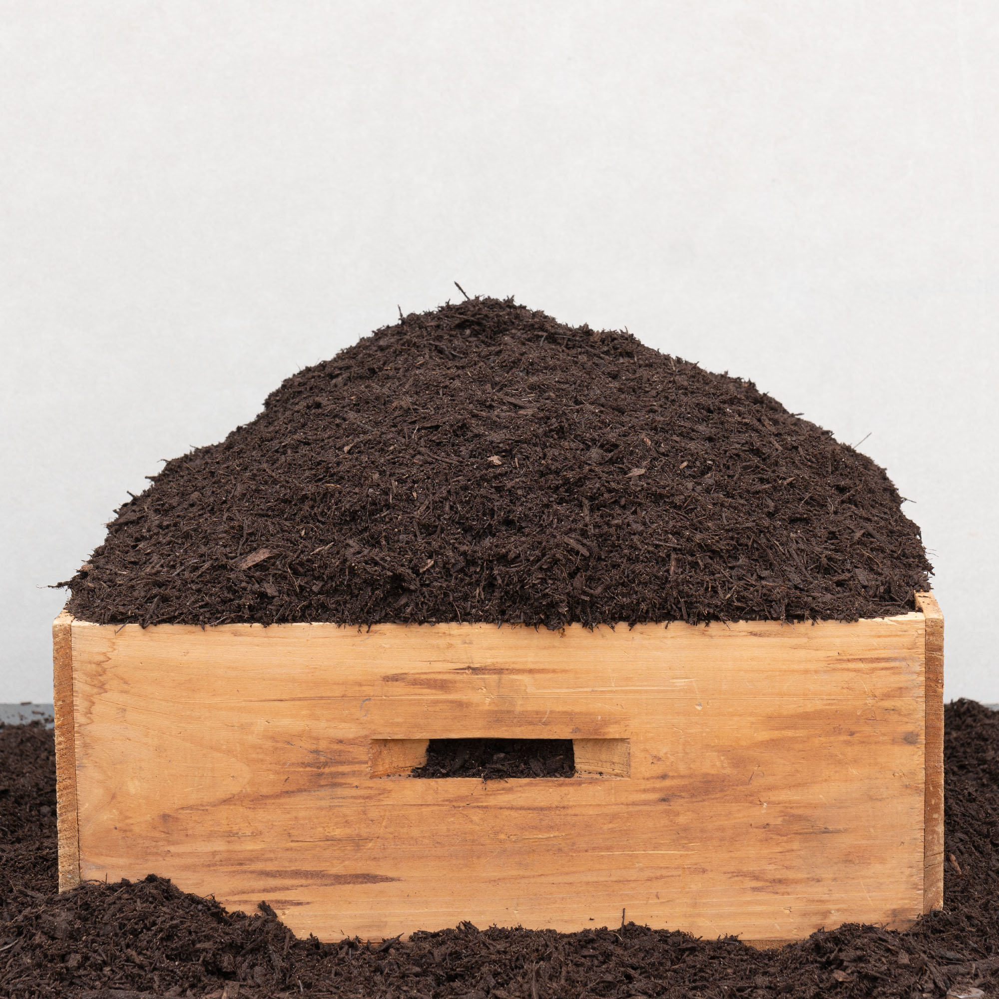 Mahoney’s Signature Brown Mulch – DELIVERY ONLY